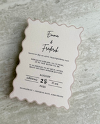 Bryllupsinvitation - Sunset Waves Beige