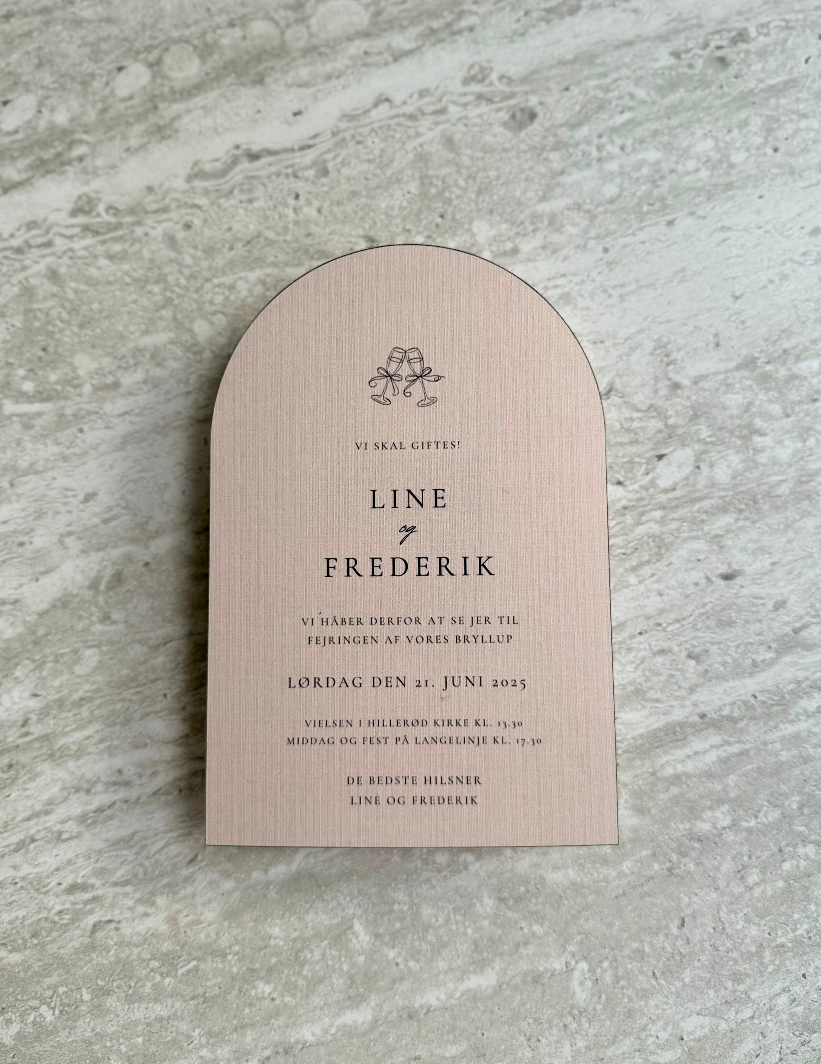 Bryllupsinvitation - Arched Cheers Beige