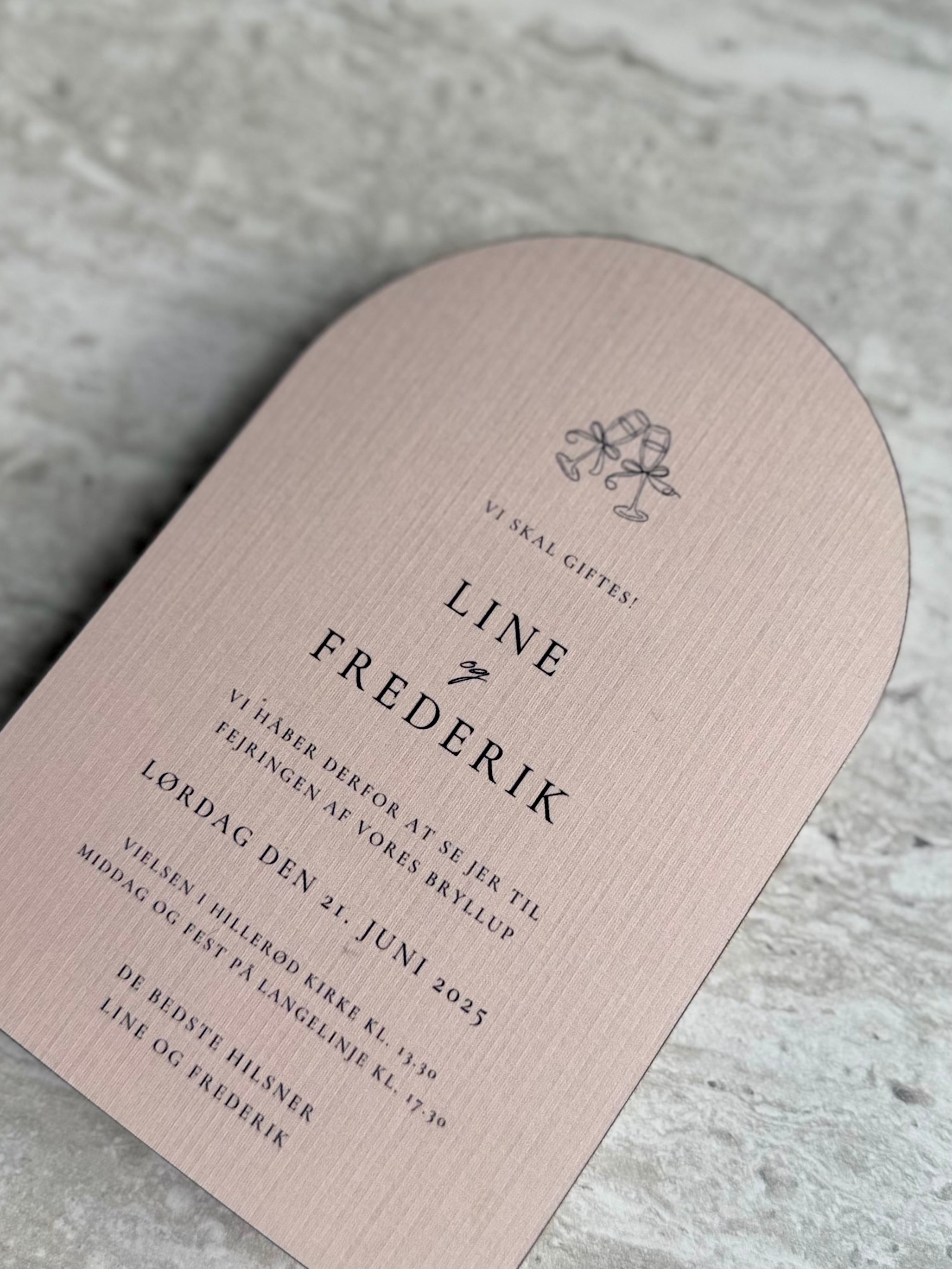 Bryllupsinvitation - Arched Cheers Beige